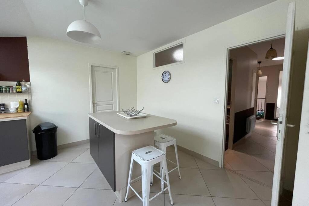 Superbe Appartement Avec 2 Chambres - 9 Personnes - Parking Prive Tournon-sur-Rhone Εξωτερικό φωτογραφία